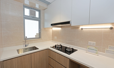 The show flat of “Hemma Fab” showcases an enclosed kitchen layout (Disclaimer 6,20).